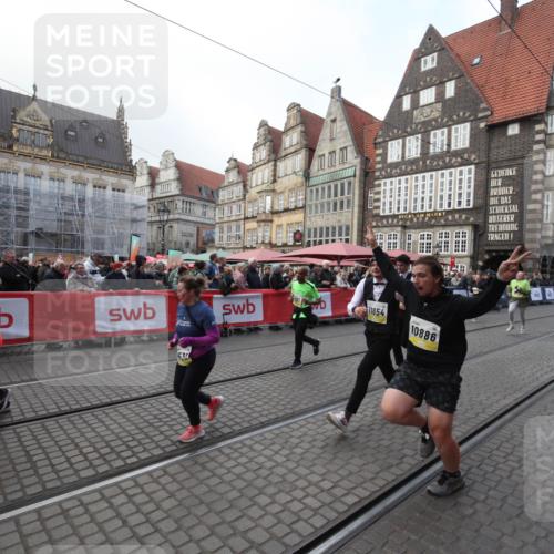 05.10.2025 - 20. swb-Marathon Bremen Yannick Fuchs http://msf.ph/oto/9308964 05.10.2025 11:09:49 Ziel 9001, 9538, 9887, 10316, 10412, 10672, 10881, 10886, 11206, 11654, 11655 meine-sportfotos.de