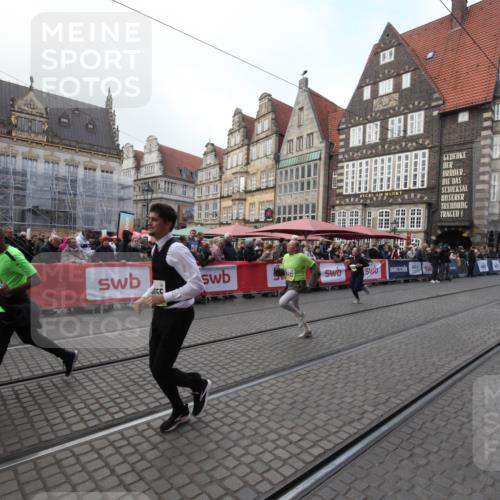 05.10.2025 - 20. swb-Marathon Bremen Yannick Fuchs http://msf.ph/oto/9308968 05.10.2025 11:09:51 Ziel 9001, 10412, 11206, 11655 meine-sportfotos.de