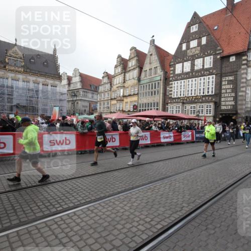 05.10.2025 - 20. swb-Marathon Bremen Yannick Fuchs http://msf.ph/oto/9308996 05.10.2025 11:10:06 Ziel 9288, 9554, 9561, 10383, 10435, 10515, 10659, 10885, 10969, 11401, 11405, 11634 meine-sportfotos.de