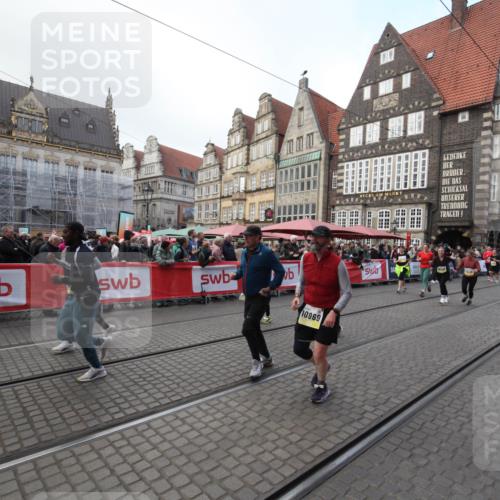 05.10.2025 - 20. swb-Marathon Bremen Yannick Fuchs http://msf.ph/oto/9309007 05.10.2025 11:10:11 Ziel 7799, 9470, 9476, 9554, 10383, 10563, 10596, 10969, 11401, 11536 meine-sportfotos.de