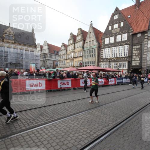 05.10.2025 - 20. swb-Marathon Bremen Yannick Fuchs http://msf.ph/oto/9309019 05.10.2025 11:10:19 Ziel 9806, 10189, 11261, 11333 meine-sportfotos.de