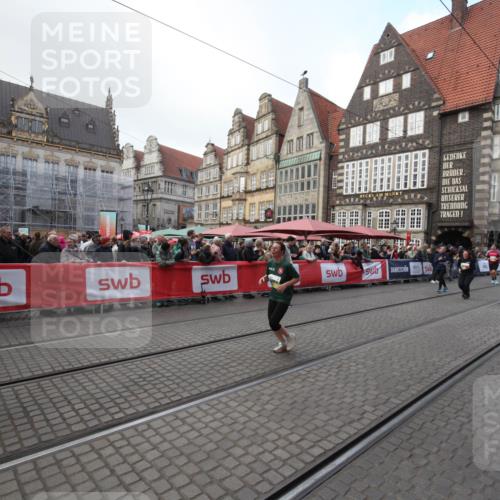 05.10.2025 - 20. swb-Marathon Bremen Yannick Fuchs http://msf.ph/oto/9309021 05.10.2025 11:10:19 Ziel 9806, 10189, 11261, 11333 meine-sportfotos.de