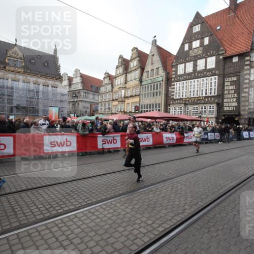 05.10.2025 - 20. swb-Marathon Bremen Yannick Fuchs http://msf.ph/oto/9309029 05.10.2025 11:10:25 Ziel 8533, 9734, 10189, 10280, 11388 meine-sportfotos.de