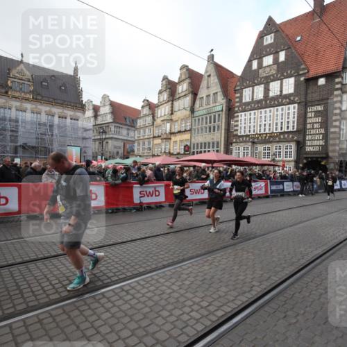 05.10.2025 - 20. swb-Marathon Bremen Yannick Fuchs http://msf.ph/oto/9309037 05.10.2025 11:10:32 Ziel 8225, 9895, 10288, 10440, 10441, 10552, 10980 meine-sportfotos.de