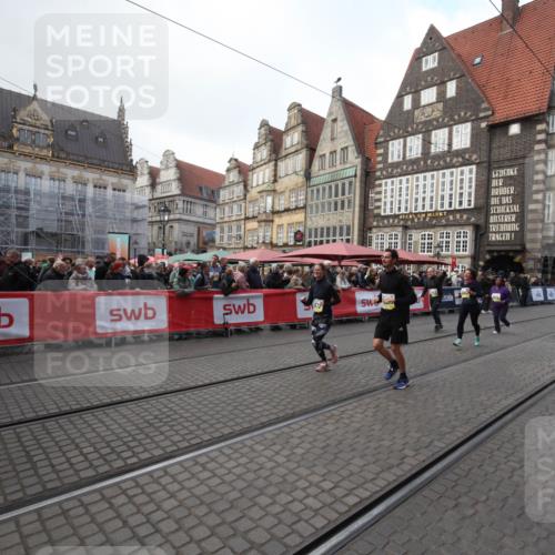 05.10.2025 - 20. swb-Marathon Bremen Yannick Fuchs http://msf.ph/oto/9309057 05.10.2025 11:10:47 Ziel 9572, 9804, 10665, 10962, 11157 meine-sportfotos.de