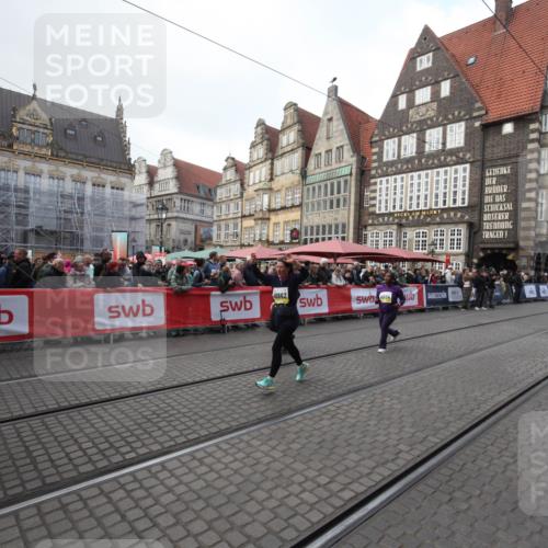 05.10.2025 - 20. swb-Marathon Bremen Yannick Fuchs http://msf.ph/oto/9309062 05.10.2025 11:10:49 Ziel 9572, 9804, 10861, 10962, 11157 meine-sportfotos.de