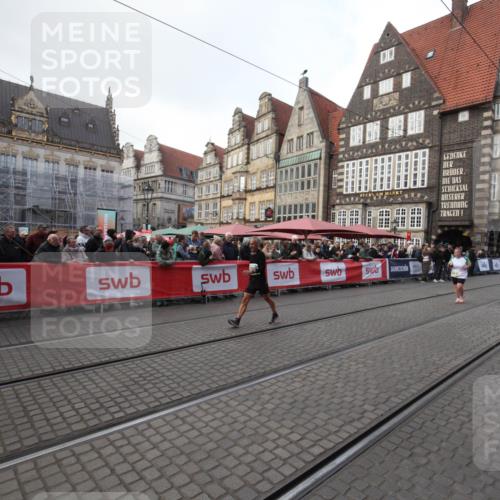 05.10.2025 - 20. swb-Marathon Bremen Yannick Fuchs http://msf.ph/oto/9309078 05.10.2025 11:11:05 Ziel 10415, 11395, 11560 meine-sportfotos.de