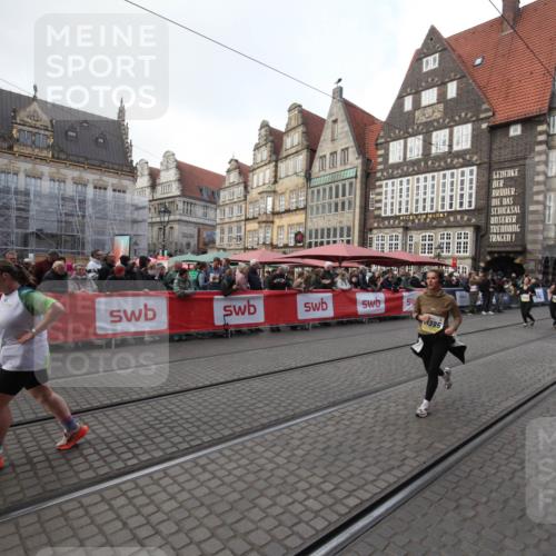 05.10.2025 - 20. swb-Marathon Bremen Yannick Fuchs http://msf.ph/oto/9309082 05.10.2025 11:11:09 Ziel 9664, 9948, 10415, 11257, 11395 meine-sportfotos.de