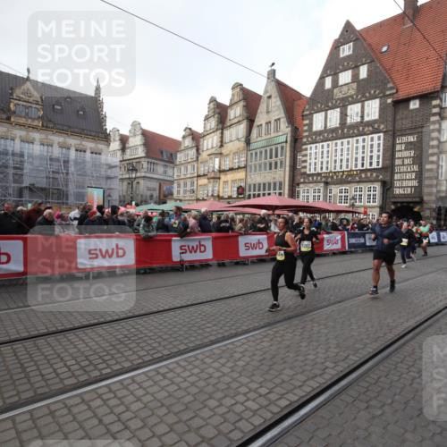 05.10.2025 - 20. swb-Marathon Bremen Yannick Fuchs http://msf.ph/oto/9309084 05.10.2025 11:11:12 Ziel 8865, 9245, 9664, 9822, 9823, 9836, 9837, 9948, 11257 meine-sportfotos.de