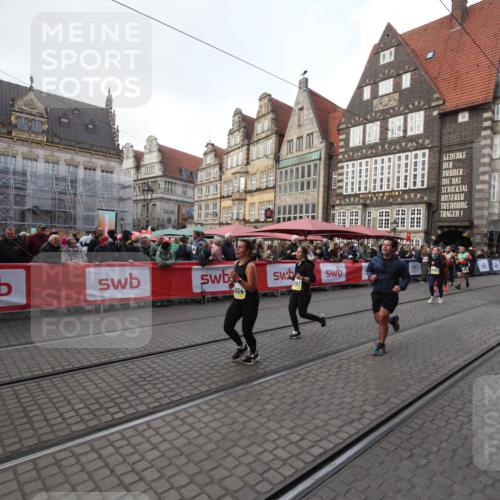 05.10.2025 - 20. swb-Marathon Bremen Yannick Fuchs http://msf.ph/oto/9309086 05.10.2025 11:11:12 Ziel 8865, 9245, 9664, 9822, 9823, 9836, 9837, 9948, 11257 meine-sportfotos.de
