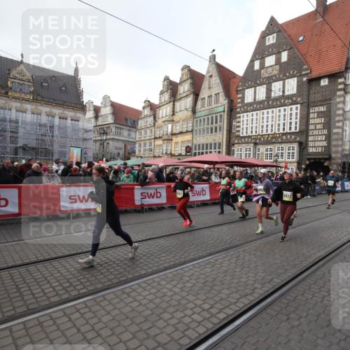 05.10.2025 - 20. swb-Marathon Bremen Yannick Fuchs http://msf.ph/oto/9309094 05.10.2025 11:11:15 Ziel 8865, 9245, 9264, 9273, 9822, 9823, 9836, 9837, 10614, 11580 meine-sportfotos.de