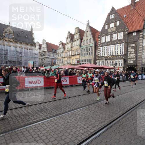 05.10.2025 - 20. swb-Marathon Bremen Yannick Fuchs http://msf.ph/oto/9309096 05.10.2025 11:11:16 Ziel 8865, 9245, 9264, 9273, 9822, 9823, 9836, 9837, 10614, 11158, 11580 meine-sportfotos.de