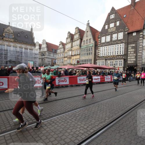 05.10.2025 - 20. swb-Marathon Bremen Yannick Fuchs http://msf.ph/oto/9309100 05.10.2025 11:11:17 Ziel 9245, 9264, 9273, 9822, 9823, 9836, 9837, 10183, 10614, 11158, 11578, 11580 meine-sportfotos.de