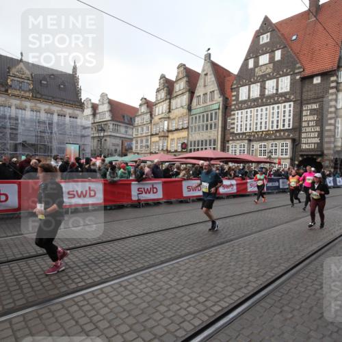 05.10.2025 - 20. swb-Marathon Bremen Yannick Fuchs http://msf.ph/oto/9309102 05.10.2025 11:11:18 Ziel 9264, 9273, 9479, 9836, 9837, 10183, 10614, 11158, 11568, 11578, 11580 meine-sportfotos.de