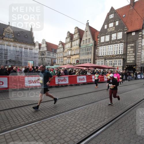 05.10.2025 - 20. swb-Marathon Bremen Yannick Fuchs http://msf.ph/oto/9309104 05.10.2025 11:11:19 Ziel 9264, 9273, 9479, 10183, 10614, 11158, 11568, 11578, 11580 meine-sportfotos.de
