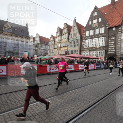 05.10.2025 - 20. swb-Marathon Bremen Yannick Fuchs http://msf.ph/oto/9309109 05.10.2025 11:11:21 Ziel 9011, 9264, 9386, 9479, 10183, 10614, 11158, 11568, 11578 meine-sportfotos.de