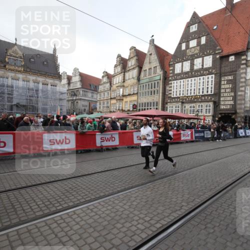 05.10.2025 - 20. swb-Marathon Bremen Yannick Fuchs http://msf.ph/oto/9309115 05.10.2025 11:11:24 Ziel 9011, 9386, 9479, 11568 meine-sportfotos.de
