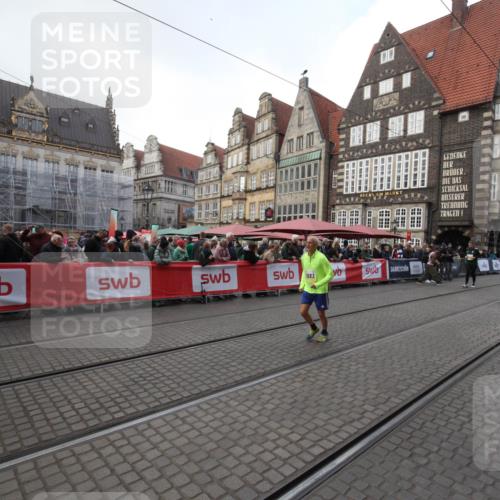 05.10.2025 - 20. swb-Marathon Bremen Yannick Fuchs http://msf.ph/oto/9309117 05.10.2025 11:11:32 Ziel 10320, 11083 meine-sportfotos.de