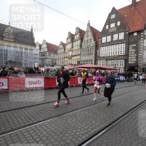 05.10.2025 - 20. swb-Marathon Bremen Yannick Fuchs http://msf.ph/oto/9309126 05.10.2025 11:11:41 Ziel 9453, 10058, 10264, 10333, 11191 meine-sportfotos.de