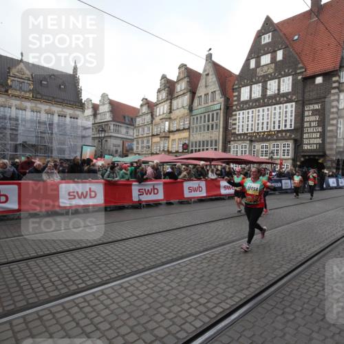 05.10.2025 - 20. swb-Marathon Bremen Yannick Fuchs http://msf.ph/oto/9309131 05.10.2025 11:11:45 Ziel 9999, 10058, 10235, 10236, 11172 meine-sportfotos.de