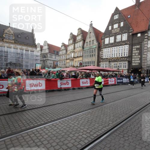 05.10.2025 - 20. swb-Marathon Bremen Yannick Fuchs http://msf.ph/oto/9309139 05.10.2025 11:11:50 Ziel 9680, 10235, 10236, 10540, 11088 meine-sportfotos.de