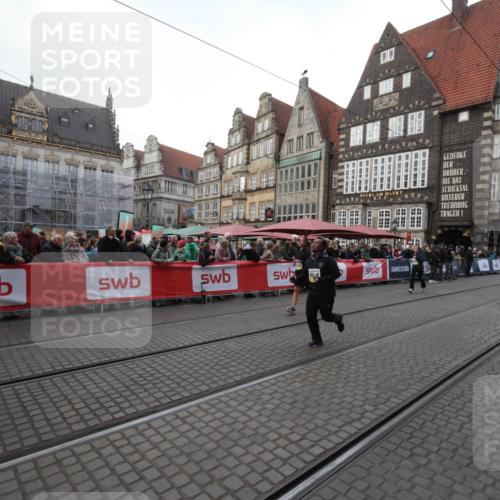 05.10.2025 - 20. swb-Marathon Bremen Yannick Fuchs http://msf.ph/oto/9309143 05.10.2025 11:11:55 Ziel 9648, 9784, 10540, 11088, 11563 meine-sportfotos.de