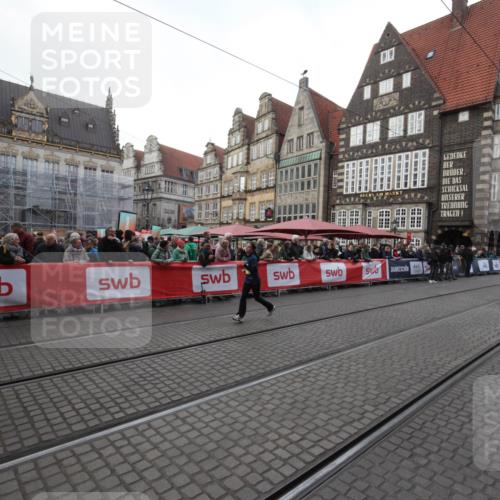 05.10.2025 - 20. swb-Marathon Bremen Yannick Fuchs http://msf.ph/oto/9309148 05.10.2025 11:11:58 Ziel 7007, 9784, 10839, 11215, 11563 meine-sportfotos.de
