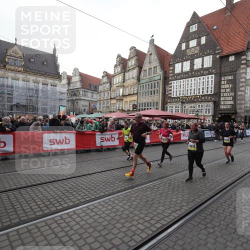 05.10.2025 - 20. swb-Marathon Bremen Yannick Fuchs http://msf.ph/oto/9309152 05.10.2025 11:12:03 Ziel 7007, 9420, 9726, 9867, 10815, 10839, 10849, 11215 meine-sportfotos.de