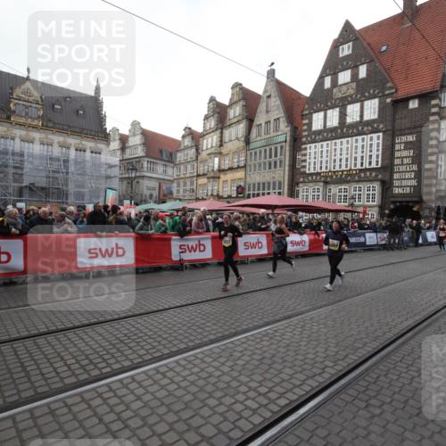 05.10.2025 - 20. swb-Marathon Bremen Yannick Fuchs http://msf.ph/oto/9309159 05.10.2025 11:12:07 Ziel 9726, 9867, 10499, 10849 meine-sportfotos.de