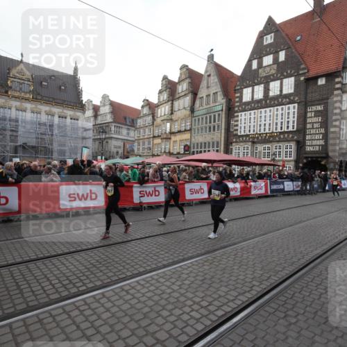 05.10.2025 - 20. swb-Marathon Bremen Yannick Fuchs http://msf.ph/oto/9309162 05.10.2025 11:12:07 Ziel 9726, 9867, 10499, 10849 meine-sportfotos.de