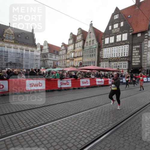 05.10.2025 - 20. swb-Marathon Bremen Yannick Fuchs http://msf.ph/oto/9309165 05.10.2025 11:12:10 Ziel 9526, 9675, 10463, 10499 meine-sportfotos.de