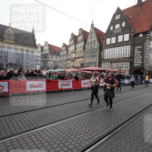 05.10.2025 - 20. swb-Marathon Bremen Yannick Fuchs http://msf.ph/oto/9309173 05.10.2025 11:12:24 Ziel 9373, 9374, 10622, 10899, 11085, 11535 meine-sportfotos.de