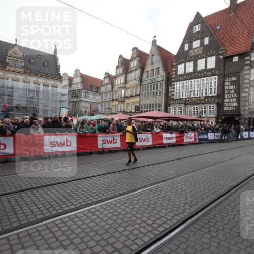 05.10.2025 - 20. swb-Marathon Bremen Yannick Fuchs http://msf.ph/oto/9309181 05.10.2025 11:12:29 Ziel 11535 meine-sportfotos.de
