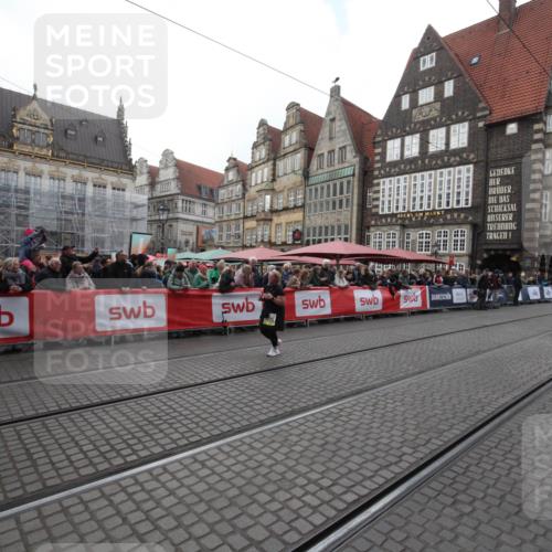 05.10.2025 - 20. swb-Marathon Bremen Yannick Fuchs http://msf.ph/oto/9309187 05.10.2025 11:12:43 Ziel 10190, 11285 meine-sportfotos.de
