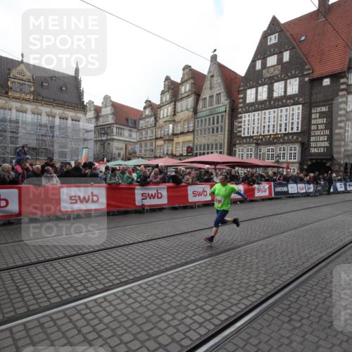 05.10.2025 - 20. swb-Marathon Bremen Yannick Fuchs http://msf.ph/oto/9309189 05.10.2025 11:12:47 Ziel 10190 meine-sportfotos.de