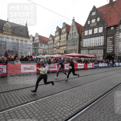 05.10.2025 - 20. swb-Marathon Bremen Yannick Fuchs http://msf.ph/oto/9309193 05.10.2025 11:12:57 Ziel 9203, 10186, 11252 meine-sportfotos.de