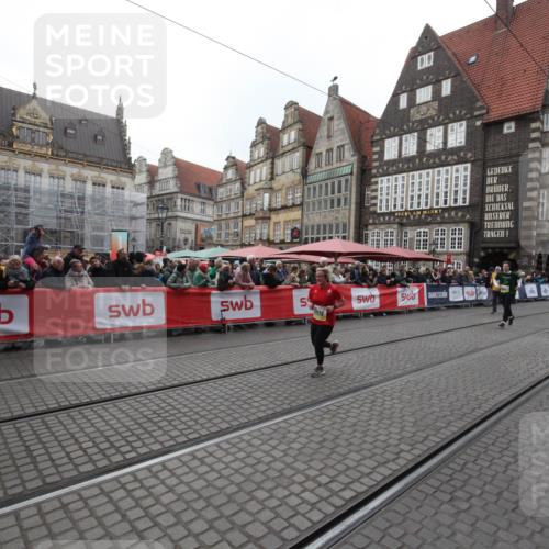 05.10.2025 - 20. swb-Marathon Bremen Yannick Fuchs http://msf.ph/oto/9309196 05.10.2025 11:13:04 Ziel 10041, 11118 meine-sportfotos.de
