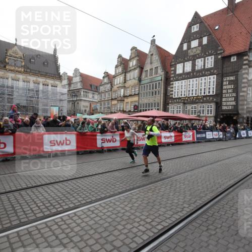 05.10.2025 - 20. swb-Marathon Bremen Yannick Fuchs http://msf.ph/oto/9309204 05.10.2025 11:13:19 Ziel 9891, 11332 meine-sportfotos.de