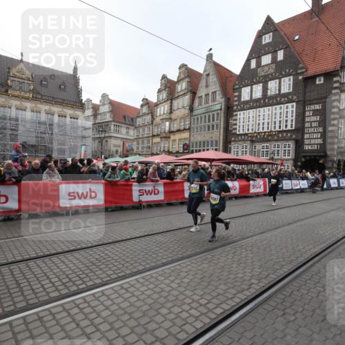 05.10.2025 - 20. swb-Marathon Bremen Yannick Fuchs http://msf.ph/oto/9309207 05.10.2025 11:13:34 Ziel 10273, 11117, 11367 meine-sportfotos.de