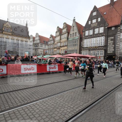 05.10.2025 - 20. swb-Marathon Bremen Yannick Fuchs http://msf.ph/oto/9309213 05.10.2025 11:13:47 Ziel 9242, 9899, 10040, 10364, 10574, 10705, 10707, 10957, 11060, 11068, 11264, 11385 meine-sportfotos.de