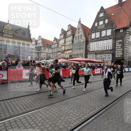 05.10.2025 - 20. swb-Marathon Bremen Yannick Fuchs http://msf.ph/oto/9309217 05.10.2025 11:13:48 Ziel 9242, 9899, 10040, 10364, 10574, 10705, 10707, 10957, 11060, 11068, 11264, 11385 meine-sportfotos.de