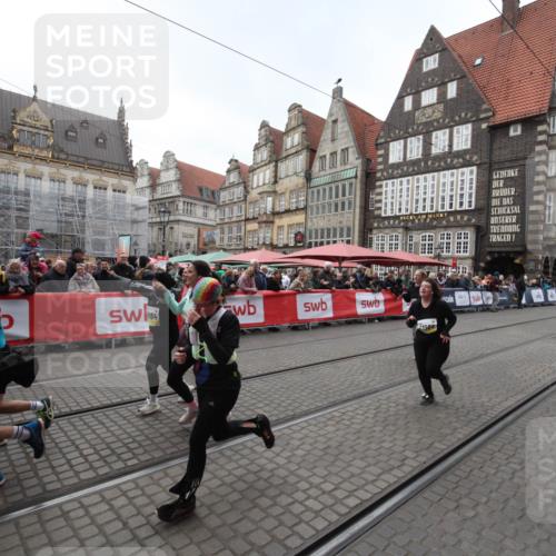 05.10.2025 - 20. swb-Marathon Bremen Yannick Fuchs http://msf.ph/oto/9309221 05.10.2025 11:13:49 Ziel 9899, 10040, 10364, 10574, 10705, 10707, 10957, 11060, 11068, 11264, 11385 meine-sportfotos.de