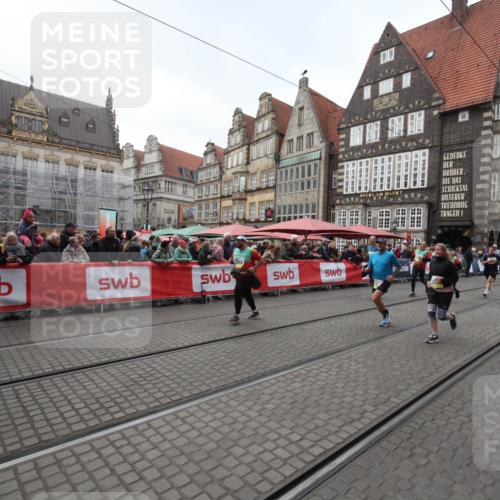 05.10.2025 - 20. swb-Marathon Bremen Yannick Fuchs http://msf.ph/oto/9309225 05.10.2025 11:13:56 Ziel 7014, 7410, 9946, 10671, 10756, 10842, 11652, 11653 meine-sportfotos.de