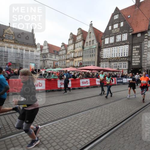 05.10.2025 - 20. swb-Marathon Bremen Yannick Fuchs http://msf.ph/oto/9309229 05.10.2025 11:13:58 Ziel 7014, 7410, 9667, 9946, 10671, 10756, 10842, 11652, 11653 meine-sportfotos.de
