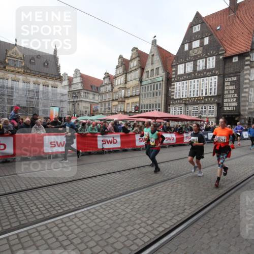 05.10.2025 - 20. swb-Marathon Bremen Yannick Fuchs http://msf.ph/oto/9309231 05.10.2025 11:13:58 Ziel 7014, 7410, 9667, 9946, 10671, 10756, 10842, 11652, 11653 meine-sportfotos.de