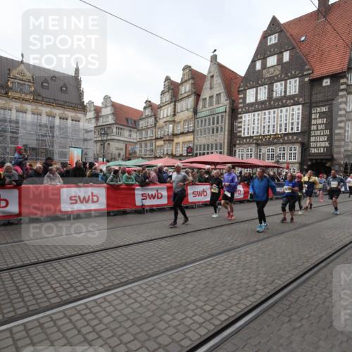 05.10.2025 - 20. swb-Marathon Bremen Yannick Fuchs http://msf.ph/oto/9309233 05.10.2025 11:14:02 Ziel 9342, 9631, 9667, 10000, 10036, 10512, 10721, 11541, 11548 meine-sportfotos.de
