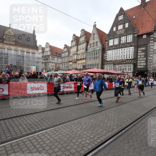 05.10.2025 - 20. swb-Marathon Bremen Yannick Fuchs http://msf.ph/oto/9309236 05.10.2025 11:14:03 Ziel 9012, 9342, 9631, 9667, 10000, 10036, 10512, 10721, 11541, 11548 meine-sportfotos.de