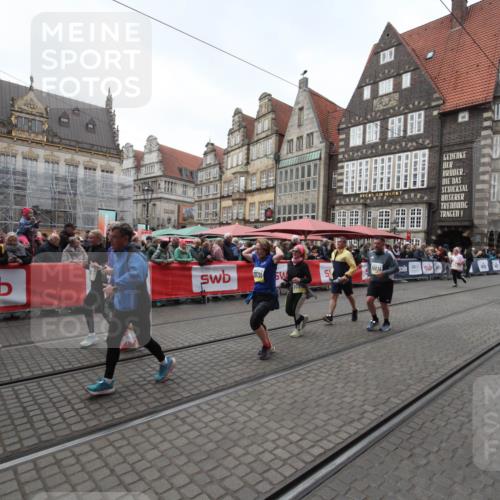 05.10.2025 - 20. swb-Marathon Bremen Yannick Fuchs http://msf.ph/oto/9309241 05.10.2025 11:14:04 Ziel 9012, 9342, 9631, 9667, 10000, 10036, 10512, 10721, 11541, 11548 meine-sportfotos.de