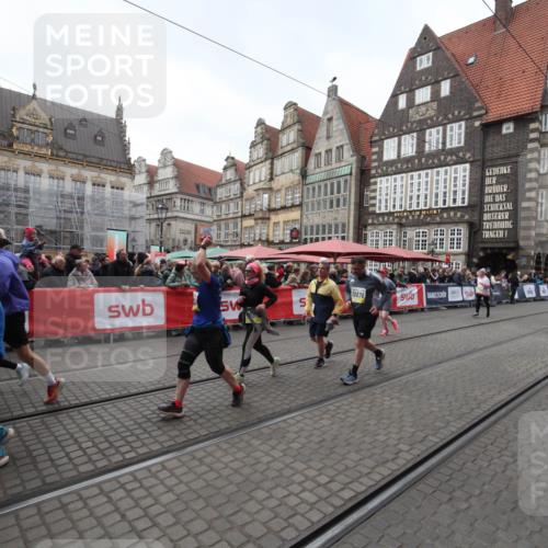 05.10.2025 - 20. swb-Marathon Bremen Yannick Fuchs http://msf.ph/oto/9309243 05.10.2025 11:14:04 Ziel 9012, 9342, 9631, 9667, 10000, 10036, 10512, 10721, 11541, 11548 meine-sportfotos.de