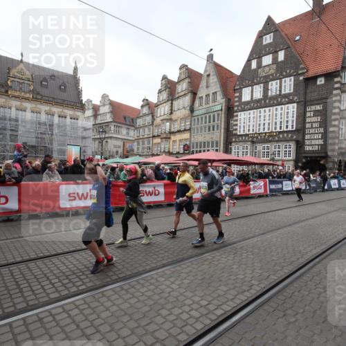 05.10.2025 - 20. swb-Marathon Bremen Yannick Fuchs http://msf.ph/oto/9309245 05.10.2025 11:14:05 Ziel 9012, 9342, 9631, 10000, 10036, 10512, 10721, 11541, 11548 meine-sportfotos.de